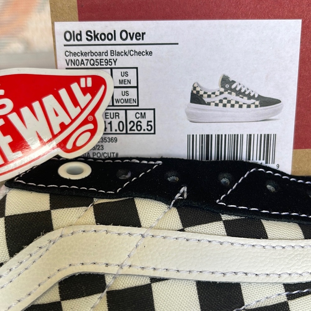 Vans Men’s Old Skool Over
Checkerboard Black/Checker
VN0A7Q5E95Y
Sneakers - Picture 16 of 16
